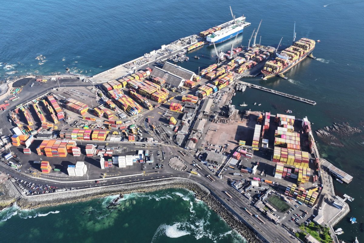 <p>Puerto de Iquique crece 10% en febrero impulsado por salto de 359% en tránsito internacional</p>
