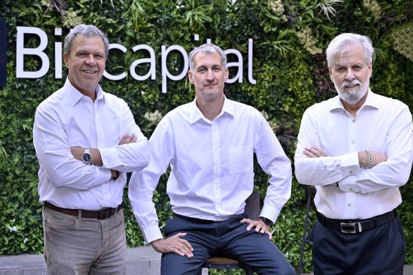 De izquierda a derecha: Carlos Baudrand Socio y Director Regional, Christopher Lathrop Socio y CEO y Rodrigo Gazitúa Presidente Ejecutivo.