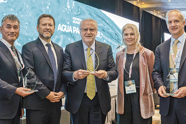 Hikaru Sanuki, chairman of the Board Aguas Horizonte; Mauricio Acuña, vicepresidente de Abastecimiento y Máximo Pacheco, presidente del Directorio, ambos de Codelco; junto a Olivia Heuts, vicepresidenta de Desarrollo de Negocios de Transelec, y Arturo Le Blanc, gerente general de Transelec.