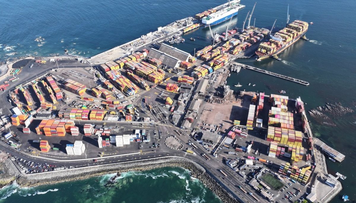 Puerto de Iquique crece 10% en febrero impulsado por salto de 359% en tránsito internacional