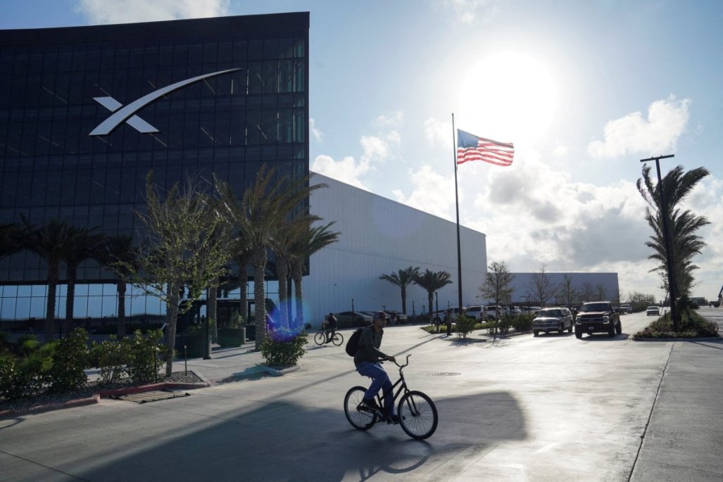 Posible salida a bolsa de SpaceX desata el frenesí en las redes sociales y las apuestas