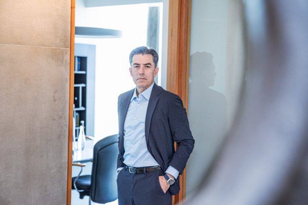 <p>Alejandro Espinoza, el abogado de Blumar y de sus tres tripulantes imputados. </p>