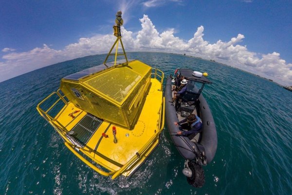 La startup canadiense que desembarca en Chile a desalar agua con la energía de las olas