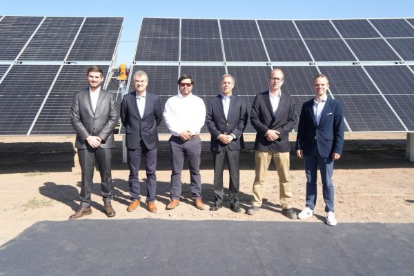 <p>Firma del grupo Angelini inicia operación de su primera planta solar con baterías de Tesla</p>
