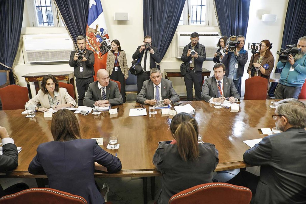 Gobierno posterga ingreso de ley miscelánea en medio de presión oficialista por nuevas medidas