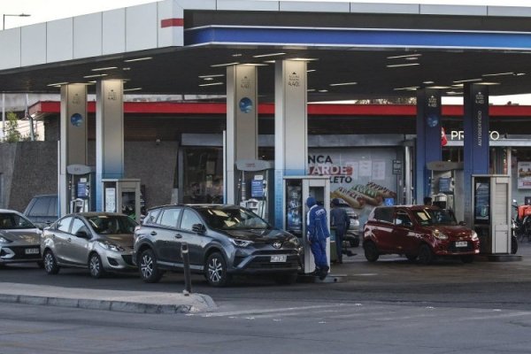 <p>Hoy se cumple una semana desde el anuncio del ministro de Hacienda, Jorge Quiroz, sobre el histórico aumento en los precios de los combustibles.</p>