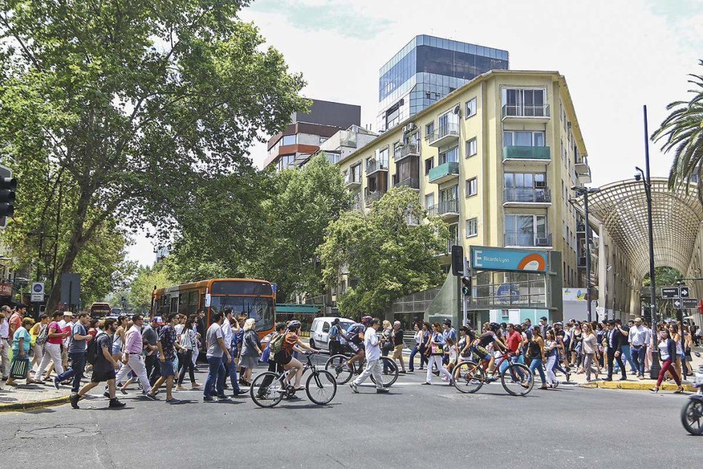 Desempleo sigue pegado sobre 8% y Rau anticipa subsidio a la contratación para enfrentar “emergencia laboral”