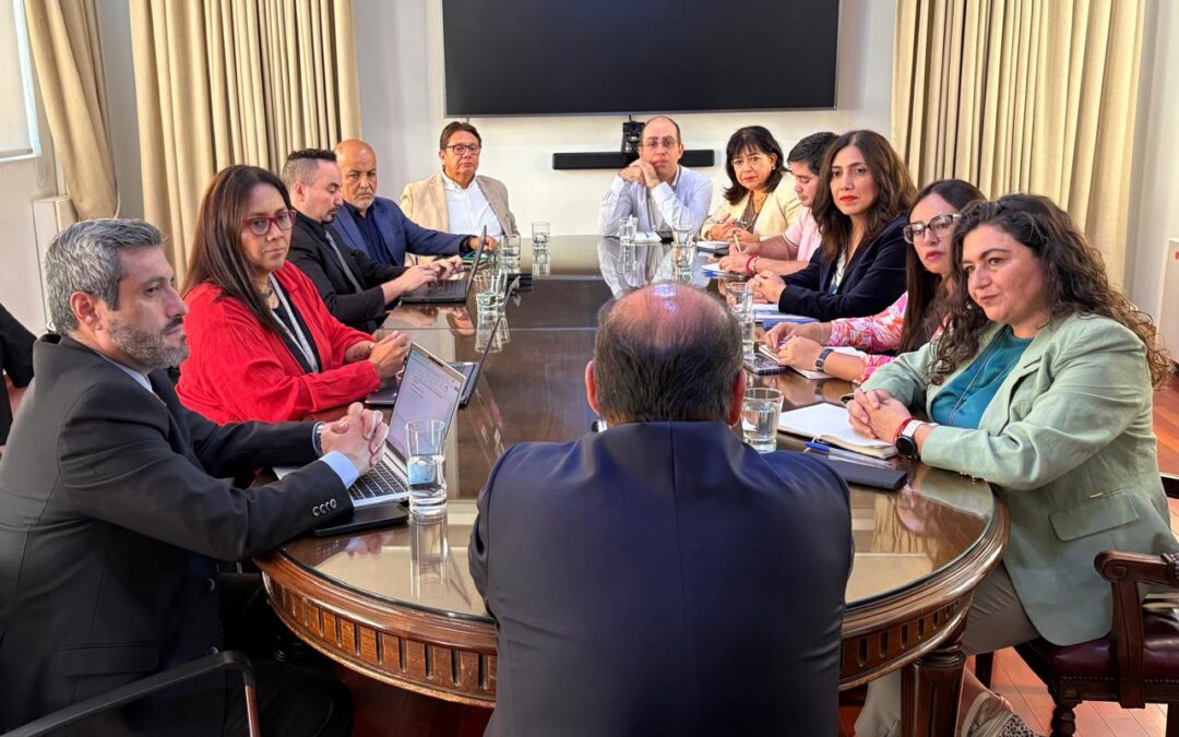 <p>El director del SII sostuvo reuniones con las dos agrupaciones gremiales del servicio. Crédito: Afiich y Aneiich.</p>
