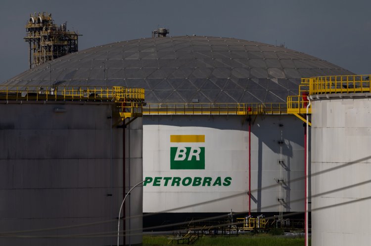 <p>Brasileña Petrobras subirá en un 55% el precios del combustible para aviones</p>