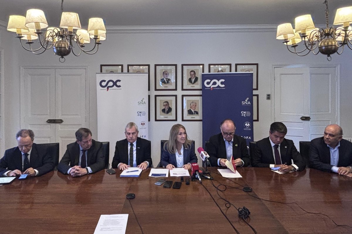 <p>Mueven US$ 8.000 millones al año: grandes empresarios lanzan programa que busca combatir las actividades económicas ilegales</p>