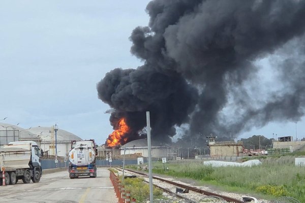 <p>Irán establece como blanco de sus ataques a empresas de EEUU en Medio Oriente: Apple, Nvidia y Microsoft figuran en la lista</p>