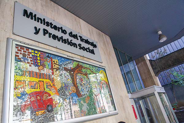 <p>AFP y aseguradoras: las primeras audiencias de lobby de las autoridades previsionales del Gobierno</p>