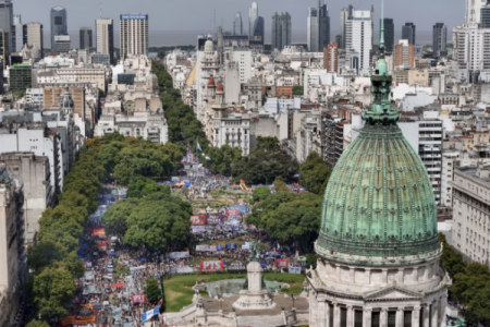 Justicia argentina suspende más de 80 artículos de la Ley de Modernización Laboral impulsada por el Presidente Milei