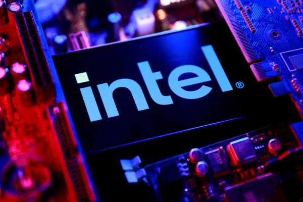 <p>Intel cierra un acuerdo de US$ 14.000 millones con Apollo para recuperar su planta de chips en Irlanda</p>