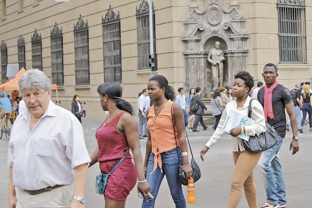 Baja el desempleo de la población extranjera en el país