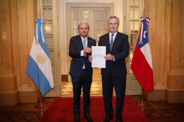 <p>Gonzalo Uriarte recibe el beneplácito argentino y la próxima semana se estrenará como embajador de Chile en Buenos Aires</p>