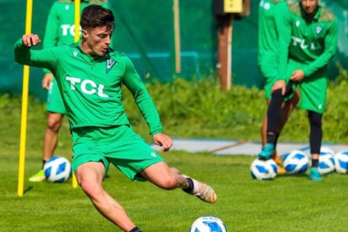 <p>El exfutbolista chileno que conecta startups con la liga español y la Premier League</p>