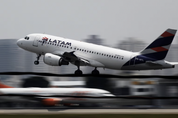 <p>Latam Airlines realiza su primer vuelo de larga distancia con WiFi a bordo en un Boeing 787-9</p>