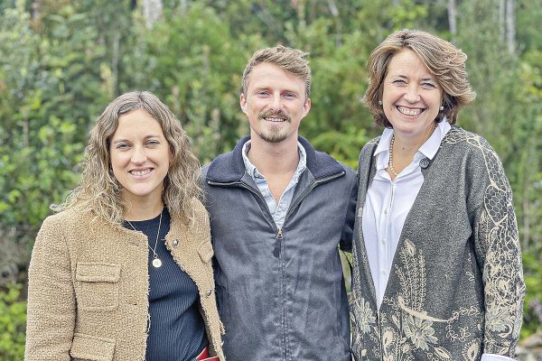 Rosario Barriga, Carlos Mayr-Melnhof y Karina von Baer de Araucaria Venture.