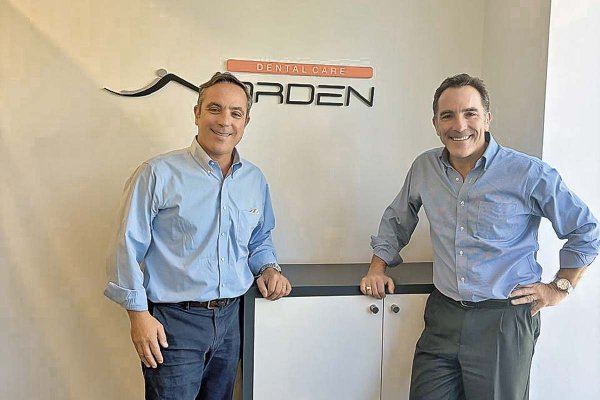 Grupo Everest adquiere red de centros dentales ligada a Carlos Kubick y llega a 50 clínicas en el país