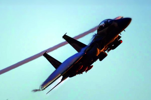 <p>EEUU va al rescate de tripulantes de avión derribado en Irán</p>