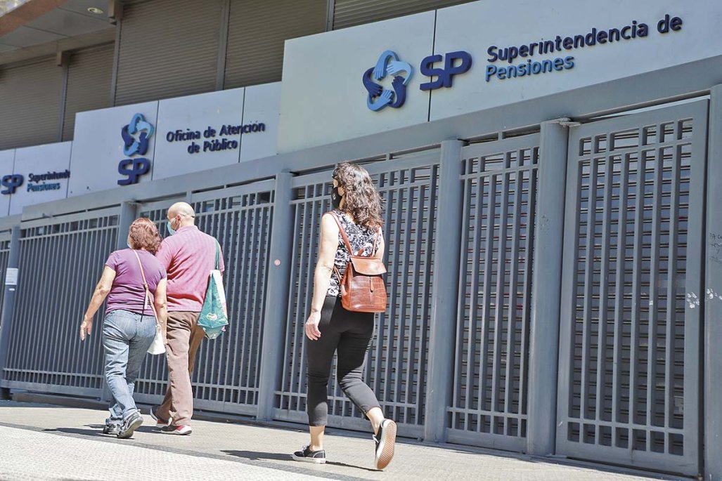 Superintendente de Pensiones se reúne con las AFP para evaluar la implementación de los fondos generacionales