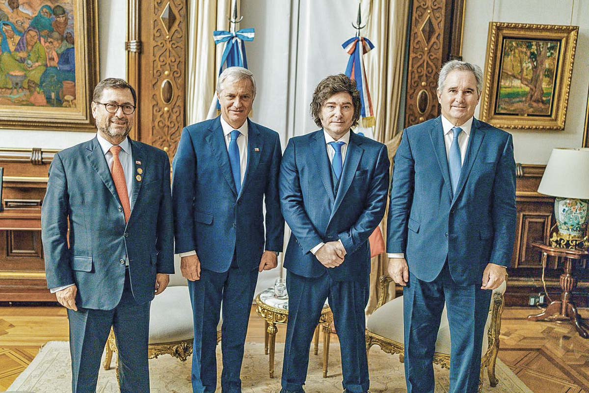 <p>Los cancilleres de Chile y Argentina, Francisco Pérez Mackenna y Pablo Quirno, flanquean a los mandatarios José Antonio Kast y Javier Milei.</p>