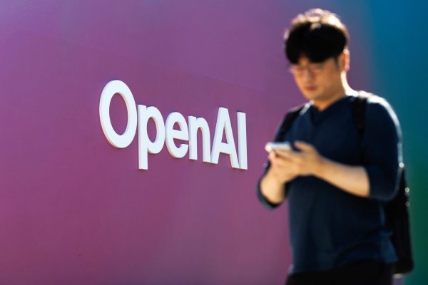 OpenAI aboga por inversión en red eléctrica y redes de protección social para una nueva era de la IA