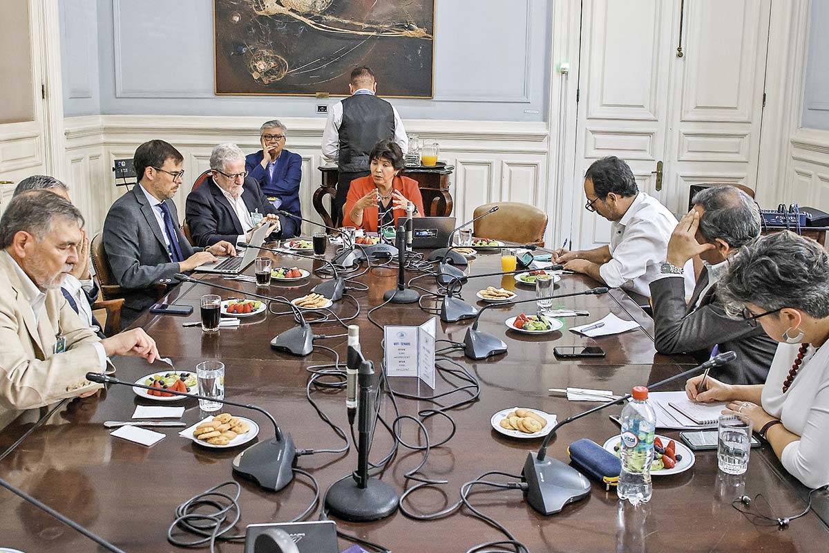 <p>La cita se realizó este lunes en dependencias del Senado en Santiago. Foto: Aton.</p>