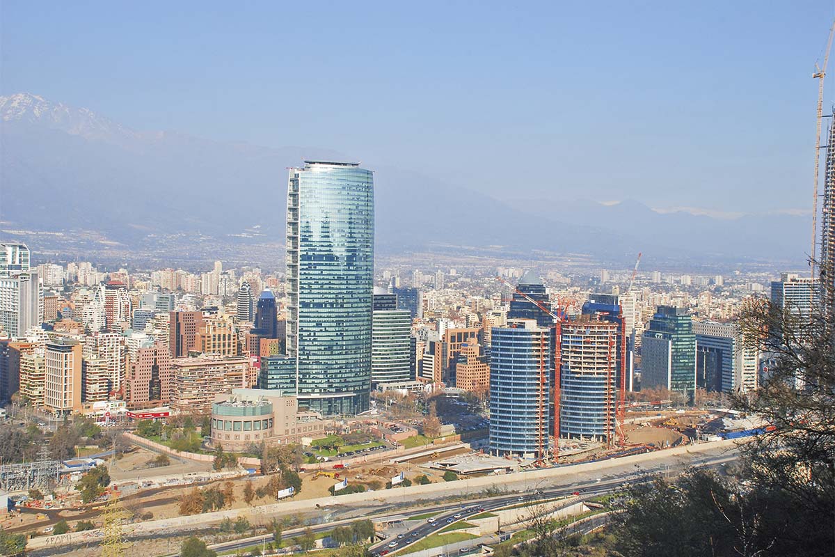 <p>Con aportes de acreedores: fondo privado de Asset AGF adquiere un tercio de la torre Titanium a grupo Senerman</p>