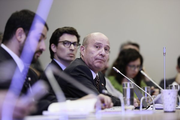 <p>Quiroz anuncia que esta semana se firmará decreto con cambios a Ordenanza de Urbanismo y apuesta a bajar entre un 10% y 15% el precio de nuevo departamentos</p>