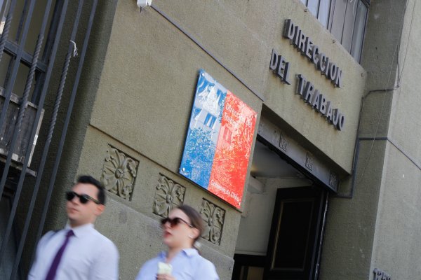 Ad portas de nuevos dictámenes por 40 horas: director del Trabajo remueve a la jefa del Departamento Jurídico