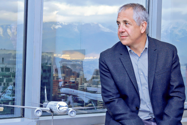 <p>Roberto Alvo acota el impacto del shock petrolero en la aerolínea: “Ocurre en el mejor momento de la historia de Latam”.</p>