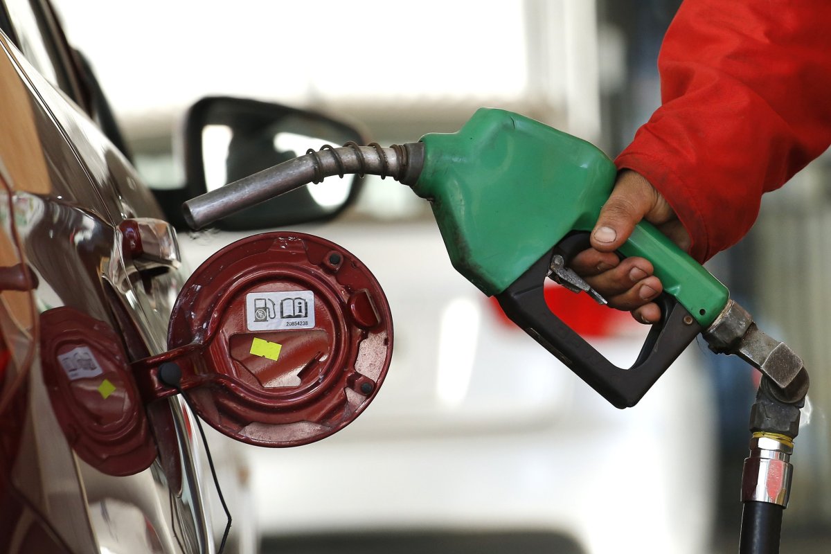 <p>EL pasado 25 de marzo se oficializó el aumento en los precios de las gasolinas, cuyo anuncio previo provocó atochamientos en las estaciones de servicios. (Foto: Aton Chile)</p>