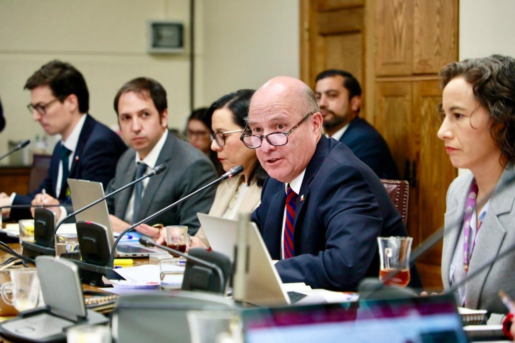 Quiroz prepara plan para vender propiedades fiscales y utilizar esos recursos para recomponer los fondos soberanos de Chile