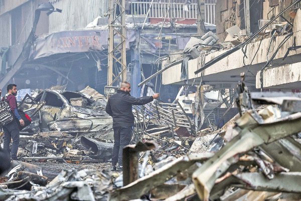 Alto al fuego muestra su fragilidad con ataques al Líbano y el continuo cierre del estrecho de Ormuz