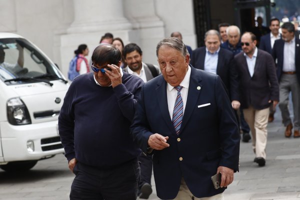 <p>"Nos prometieron herramientas que hasta hoy no existen”: camioneros emplazan al Gobierno por inminente alza de precio del diésel</p>