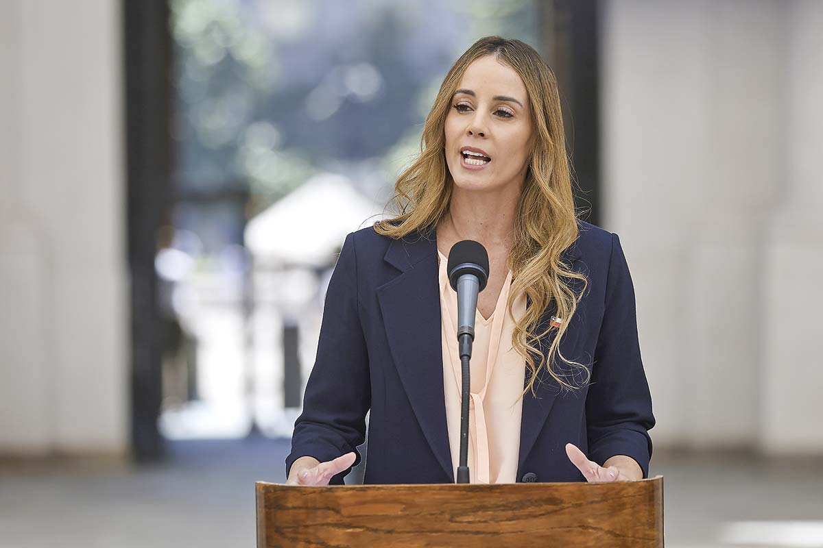 <p>Mara Sedini, vocera de gobierno. Foto: Aton.</p>