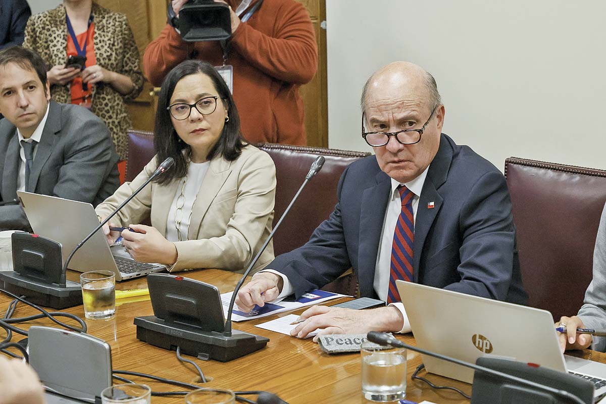<p>Paula Benavides, presidenta del CFA, junto al ministro Quiroz. Crédito: Aton.</p>