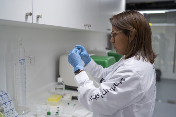 La convocatoria está orientada a startups con soluciones validadas en laboratorio y fases siguientes. Foto: startuplab.01