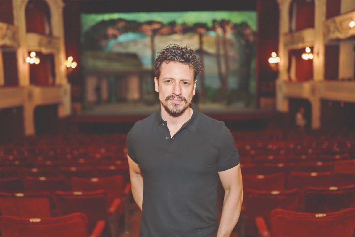 <p>Paolo Bortolameolli, Romeo & Julieta y la fiesta electrónica sub30 en el Municipal de Santiago: “Hace un match muy virtuoso”</p>