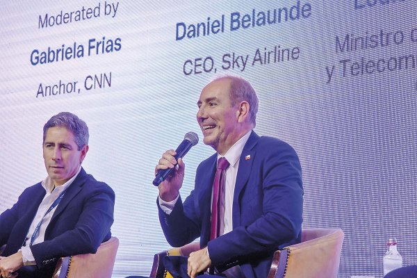“Gracias por darme la razón”: el tenso cruce entre CEO de SKY Airline y ministro Louis de Grange por ganancias del negocio aéreo