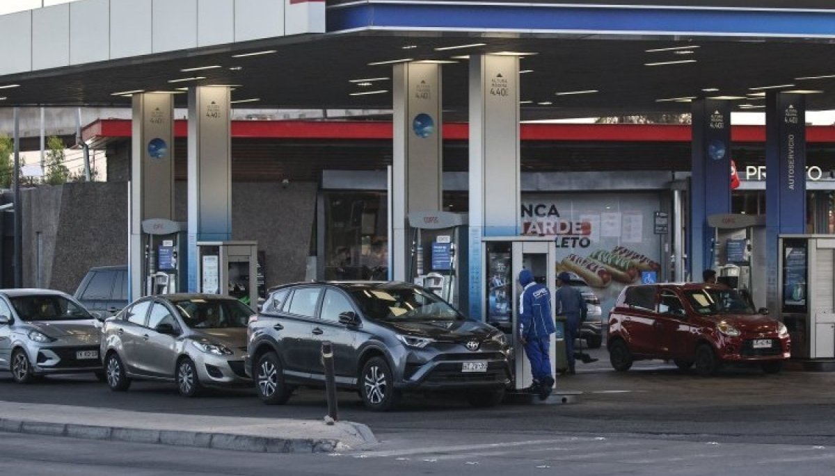 Alza de los combustibles: el 93% de los chilenos cree que tendrá un impacto en el presupuesto familiar