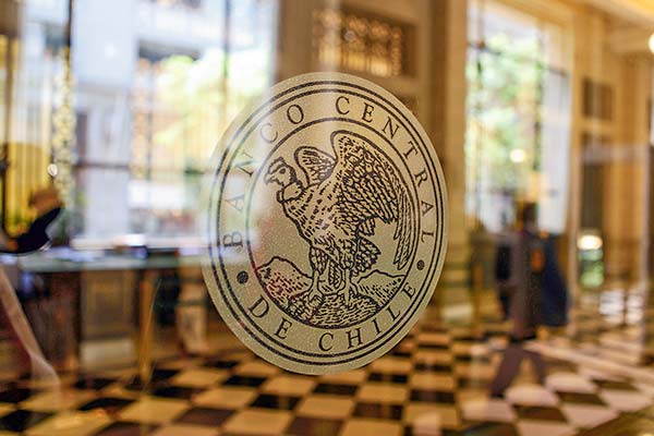 <p>Analistas estiman alza de 1,4% en el IPC de abril y aplican un fuerte ajuste al alza en la perspectiva de inflación para este año</p>