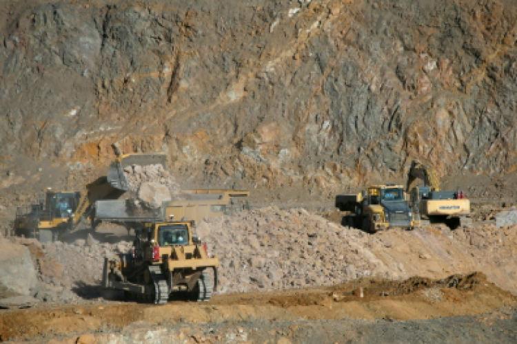 <p>Perú detiene inicio del proyecto Tía María de Southern Copper para "nueva evaluación"</p>