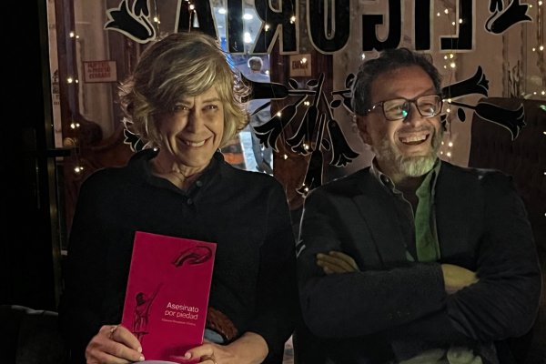 <p>Exministro Hinzpeter presenta novela de su hermana, que se inspira en su historia familiar</p>