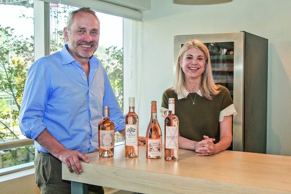 <p>Fundadores de Maison Mirabeau, la viña que compró Concha y Toro en La Provenza: “Nos encontramos mutuamente”</p>