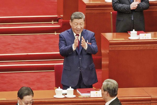 Diplomacia, petroyuanes e inteligencia militar: cómo China gana con la guerra