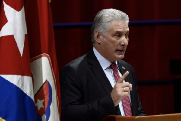 Presidente de Cuba asegura que la isla está abierta a la inversión petrolera estadounidense, pero lista para enfrentar cualquier intento de invasión