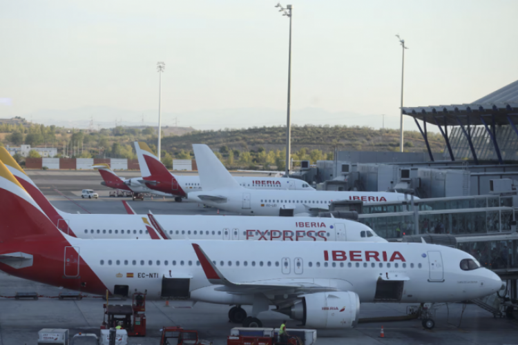 <p>Iberia suspenderá los vuelos entre España y Cuba a partir de junio</p>